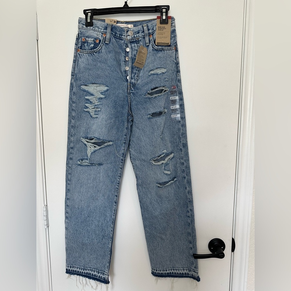 Levi's Ribcage Straight Ankle jeans in Light wash distressed Women’s size 26 NWT - Picture 1 of 10